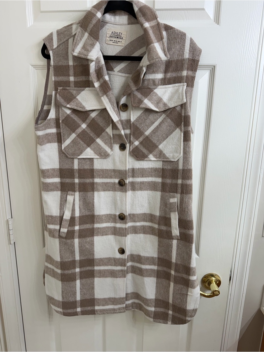 Ashley By 26 International Sleeveless Plaid Vest in Beige and White